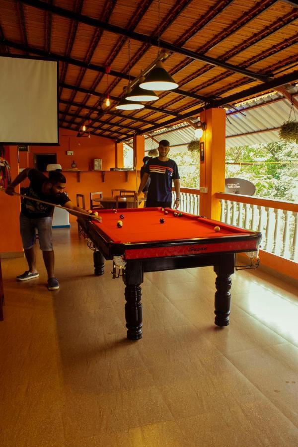 Bonds Hostel Candolim Exterior foto