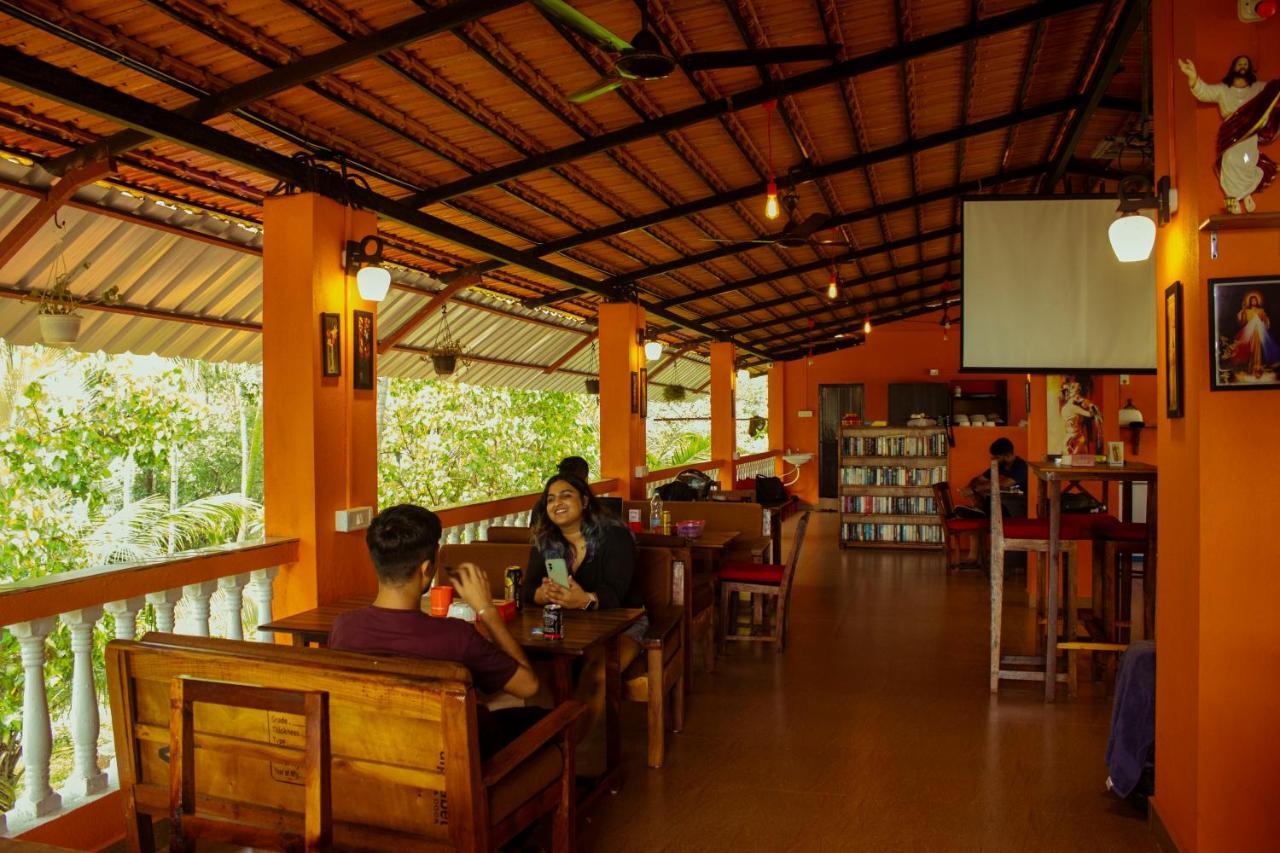 Bonds Hostel Candolim Exterior foto