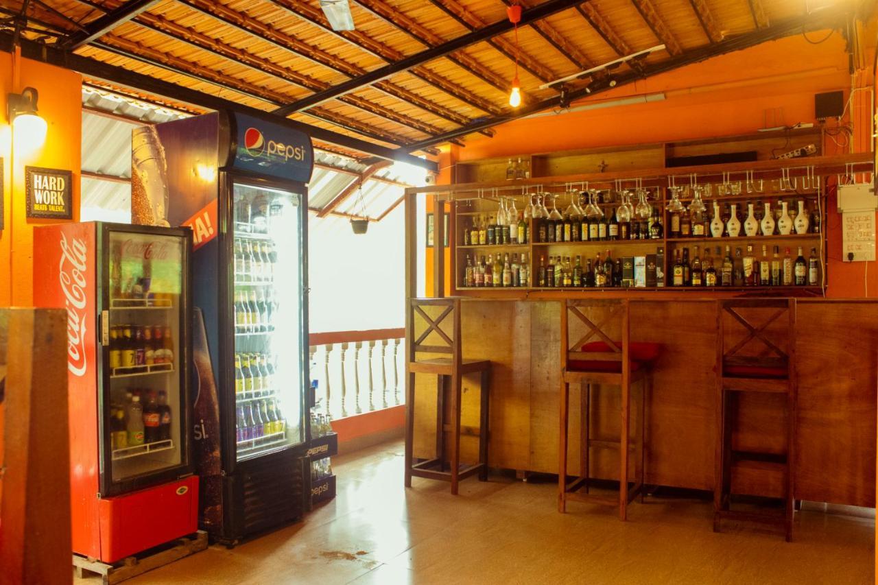 Bonds Hostel Candolim Exterior foto